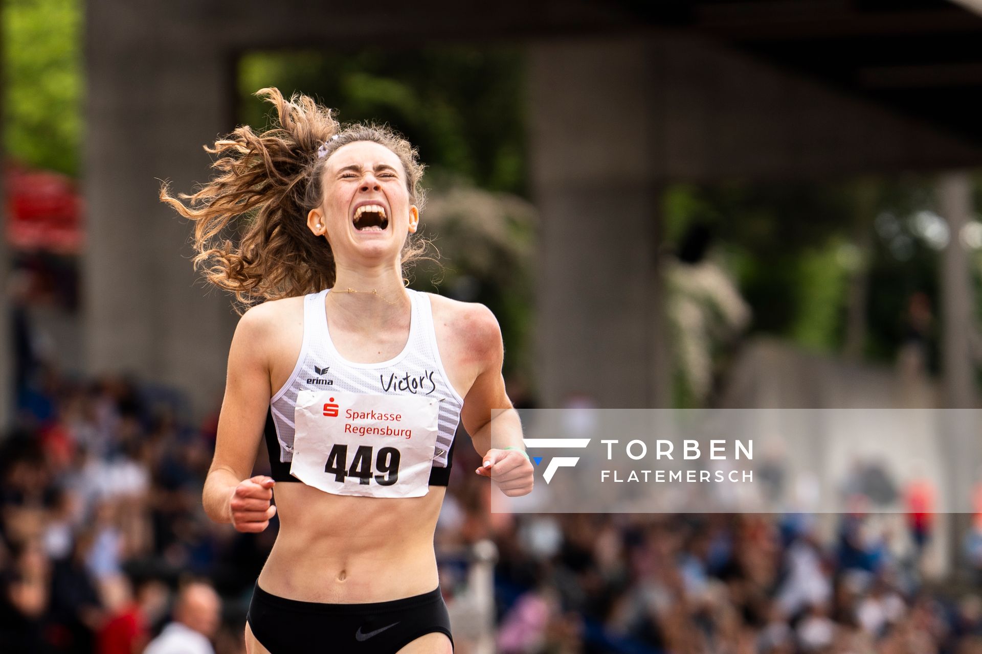 Maja Schorr (SV GO! Saar 05) ueber 400m am 04.06.2022 waehrend der Sparkassen Gala in Regensburg